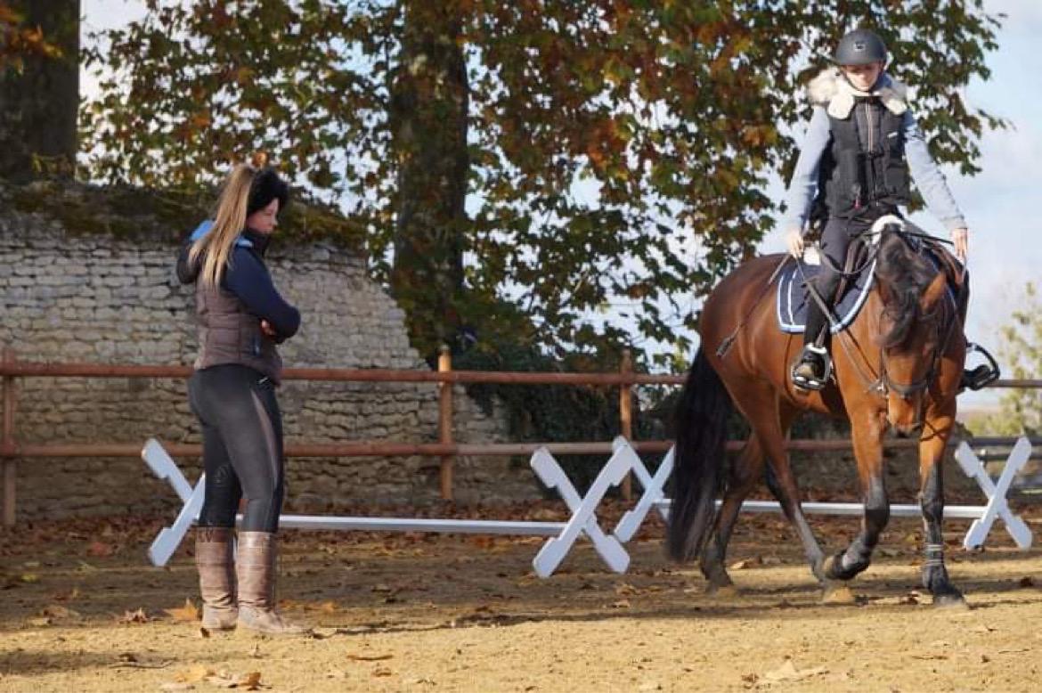 Reprise d'équitation en petit groupe de 4 cavaliers